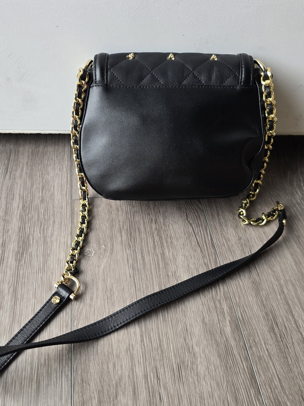 C Wonder Genuine Leather Black Quilted Crossbody Gold Dog Stud Chain Strap - Picture 4 of 15
